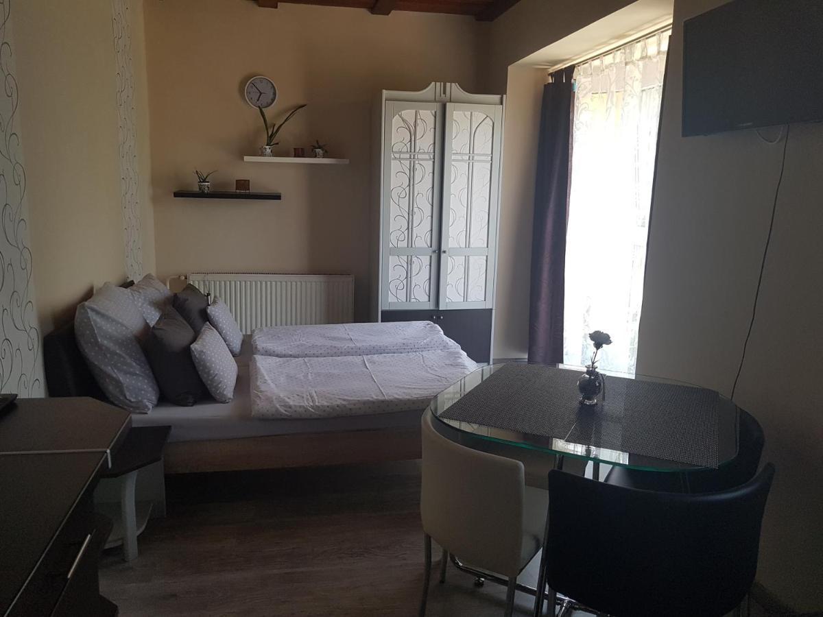 264 Lepes Vendeghaz Hotel ชาร์วาร์ ภายนอก รูปภาพ